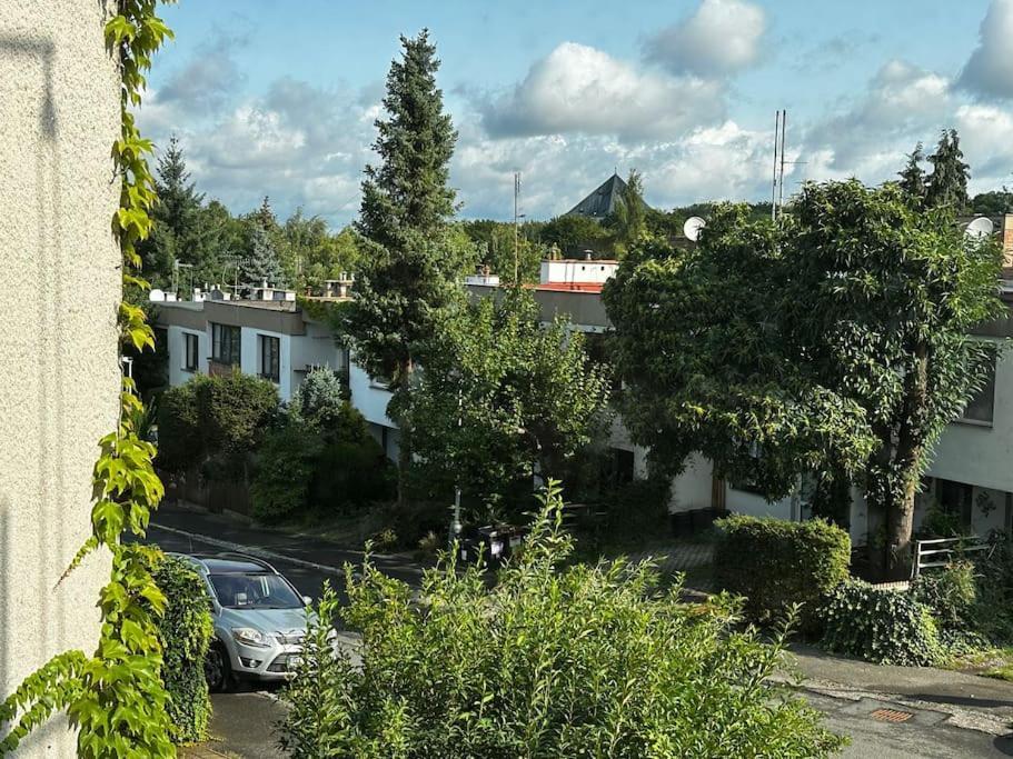 Byt V Rezidencni Ctvrti Prahy 6 Apartamento Praga Exterior foto